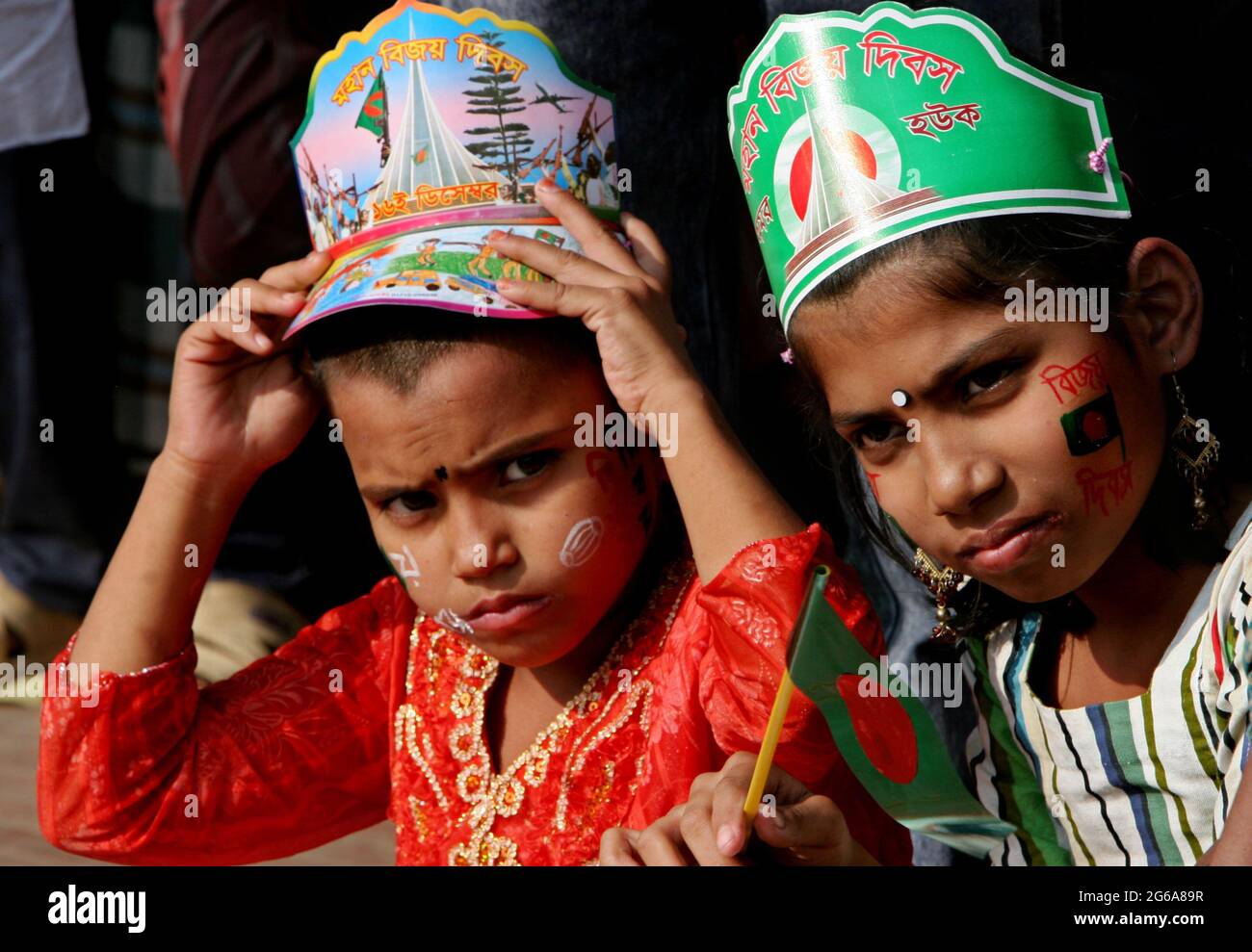 Portrait of children at the Bijoy Dibosh (Victory day) 2007 rally at Kendrio Shahid Minar (Monument for the Martyrs of Language Movement) in Dhaka, Bangladesh. On December 16, 1971 Bangladesh earned Independence from the Governing West Pakistan after a nine month long battle. Bangladesh. December 16, 2007. Stock Photo