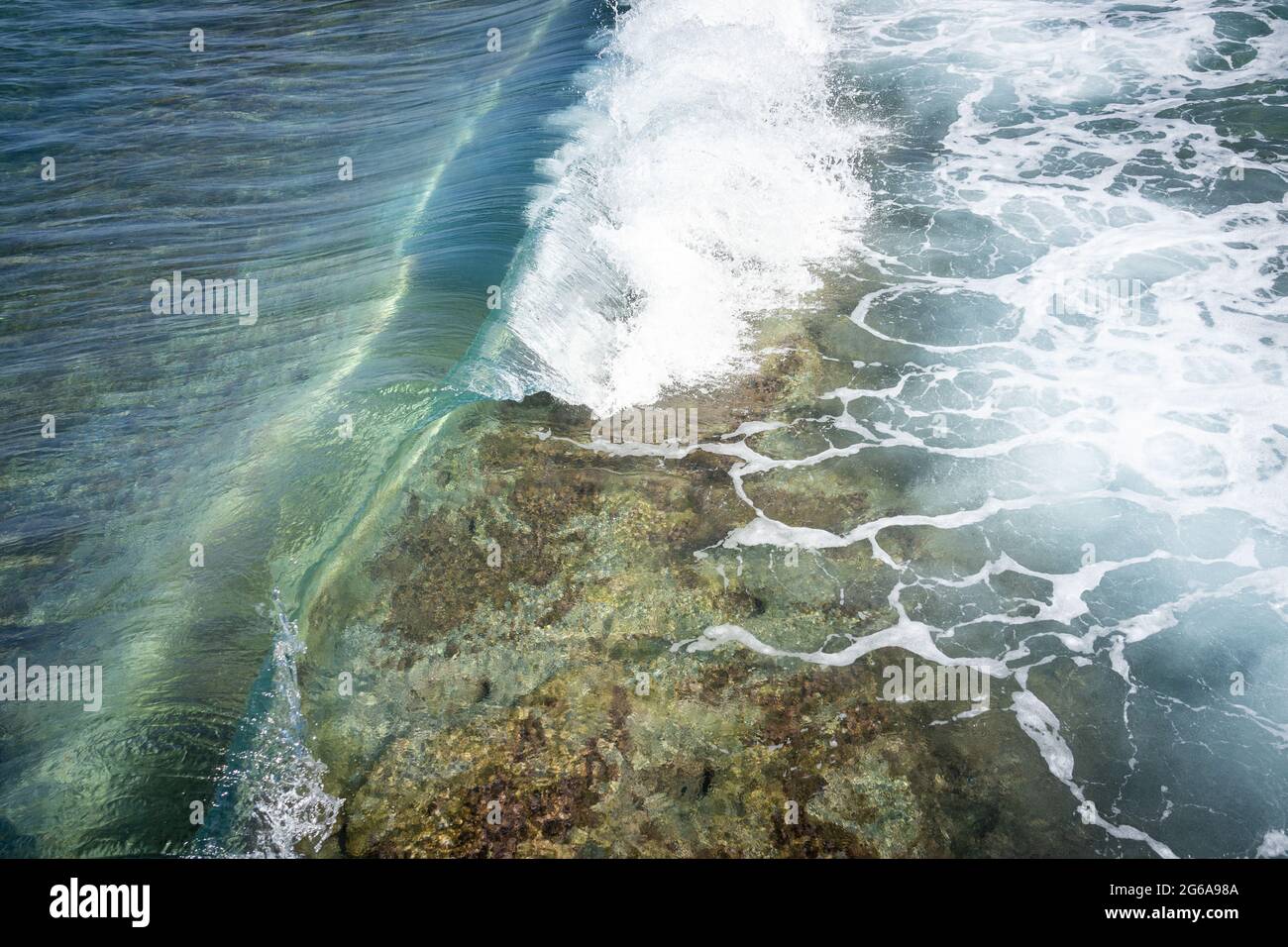 Makin waves hi-res stock photography and images - Alamy