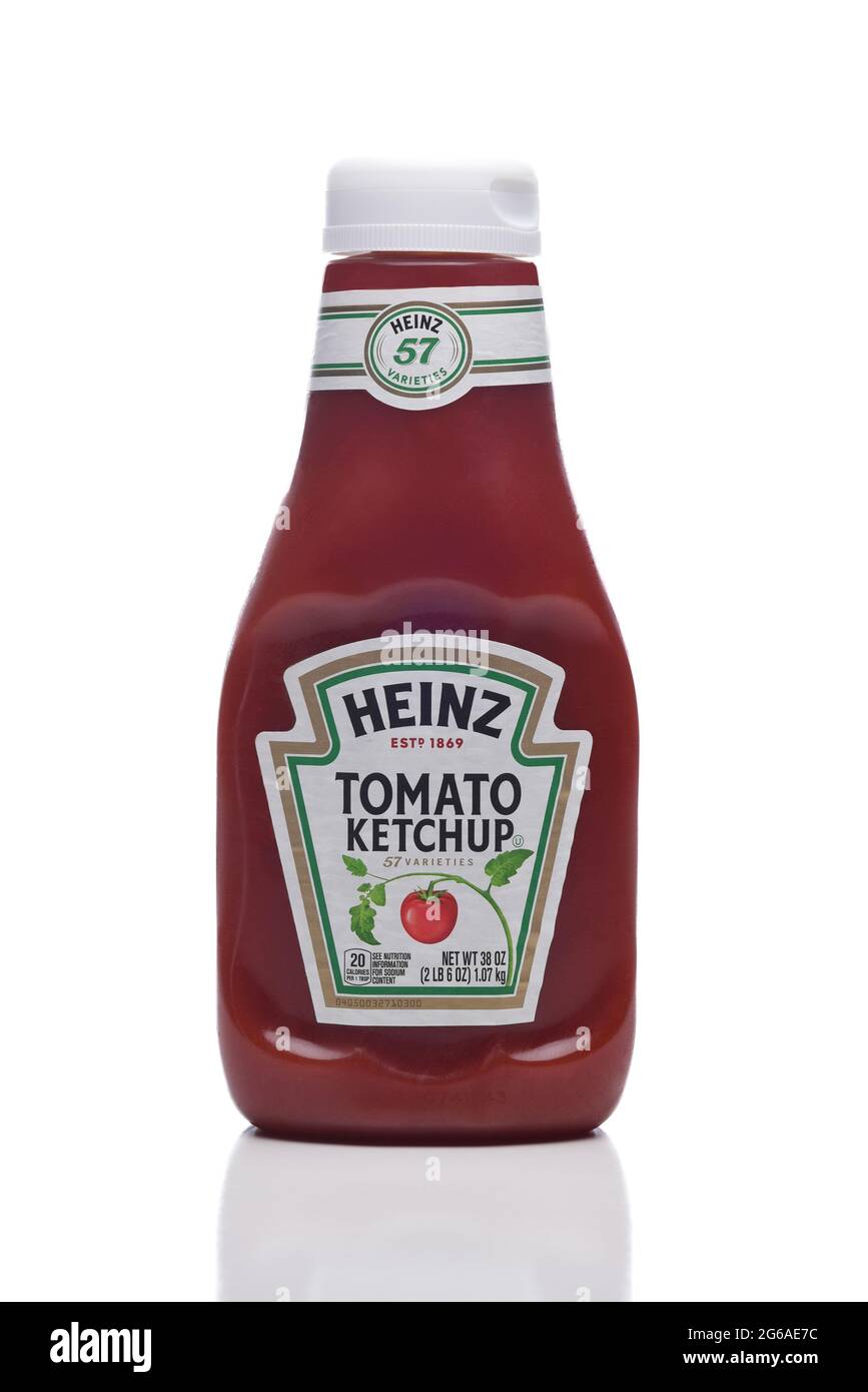 IRIVNE, CALIFORNIA - 4 JULY 2021: A 38 ounce bottle of Heinz Tomato Ketchup. Stock Photo