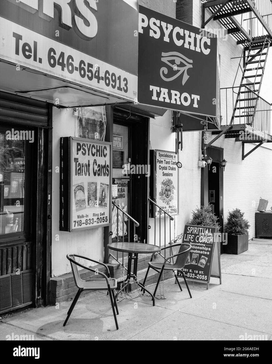 Pyschic and tarot card reading sign in Manhattan, New York City Stock Photo
