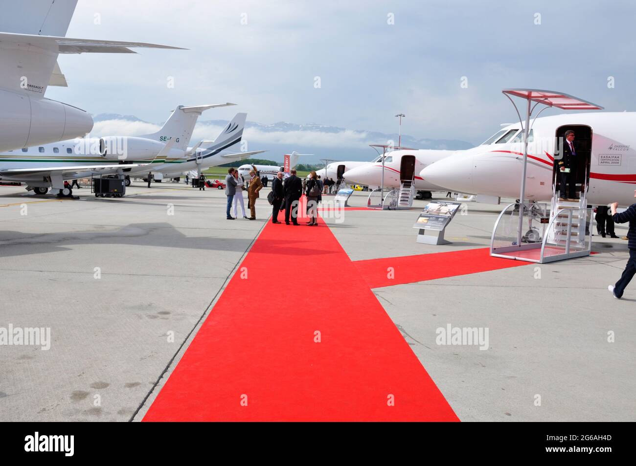 An der EBACE, Europa's grösster Private Aviation Messe in Genf, zeigen  Flugzeughersteller wie Embrarer aus Brasilien ihre neuesten Business-Jets.  At E Stock Photo - Alamy