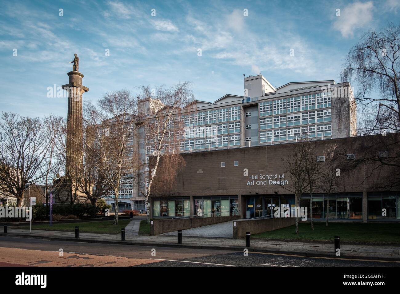Hull College and Wilberforce Statue in Hull, UK Stock Photo Alamy