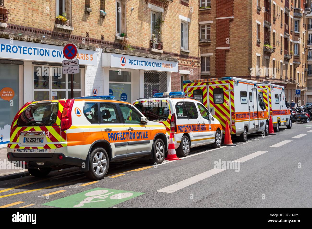 Emergency response vehicles of the Protection Civile Paris Seine. Protection Civile is a French association of first aid workers Stock Photo