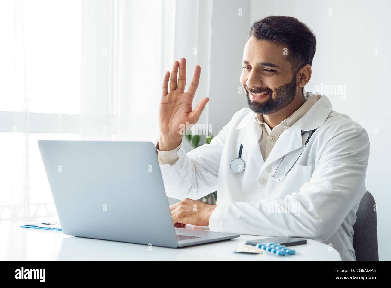 Indian doctor patient hi-res stock photography and images - Alamy