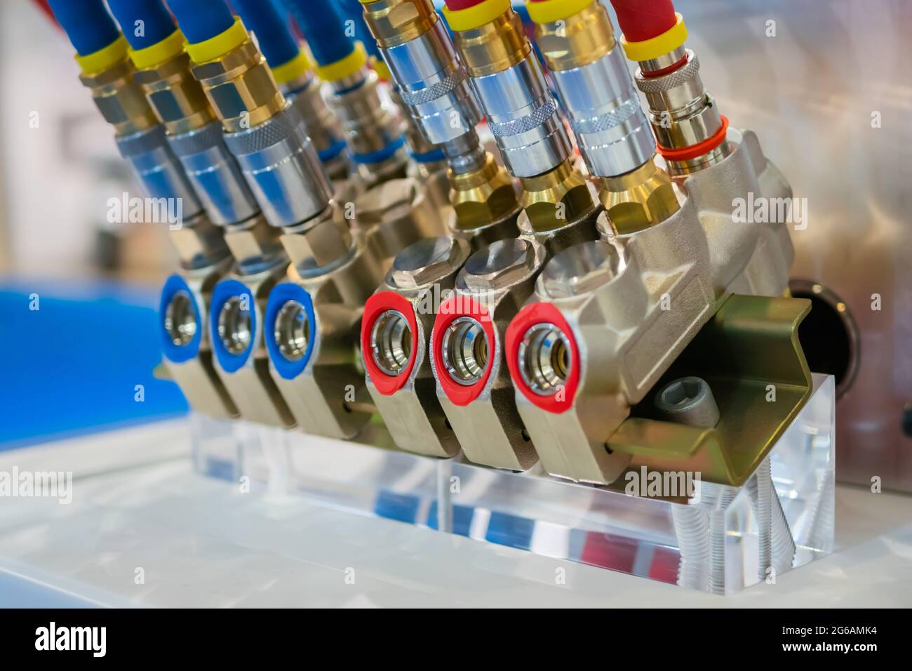 Hydraulic high pressure hoses and valves on control system of water