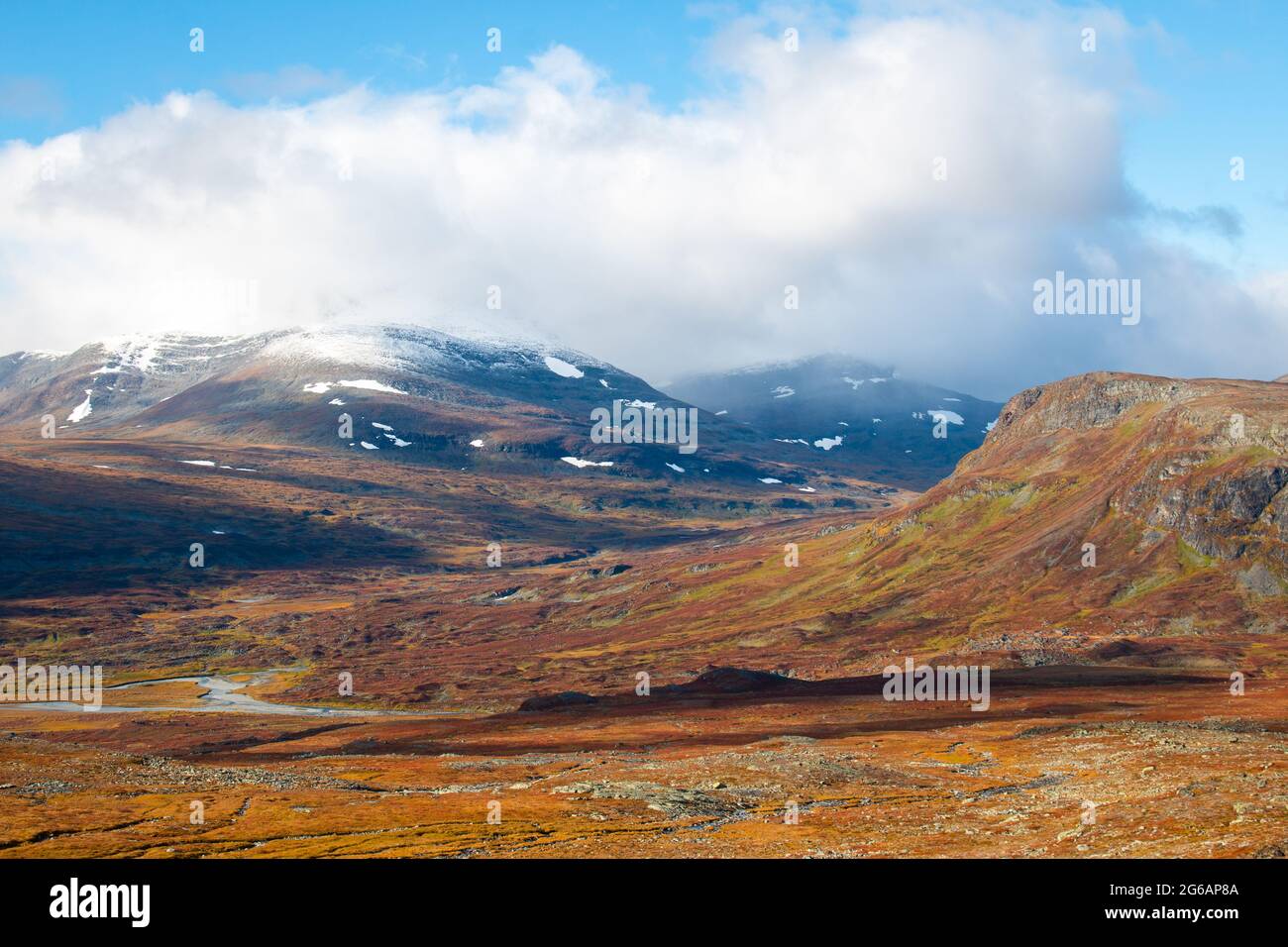 Mountains around Kungsleden trail on a shortcut between Salka and Kebnekaise, Swedish Lapland, mid-September, 2020 Stock Photo