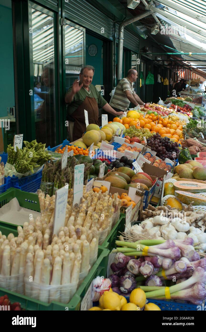 Sale of fruits and vegetables Stock Photo - Alamy