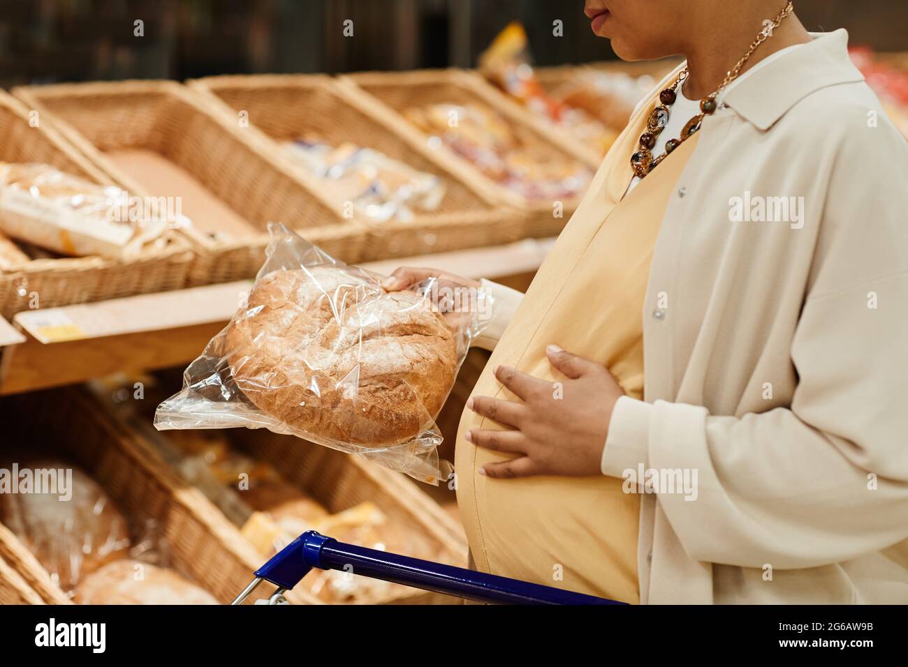 Pregnant woman bread shopping hires stock photography and images Alamy