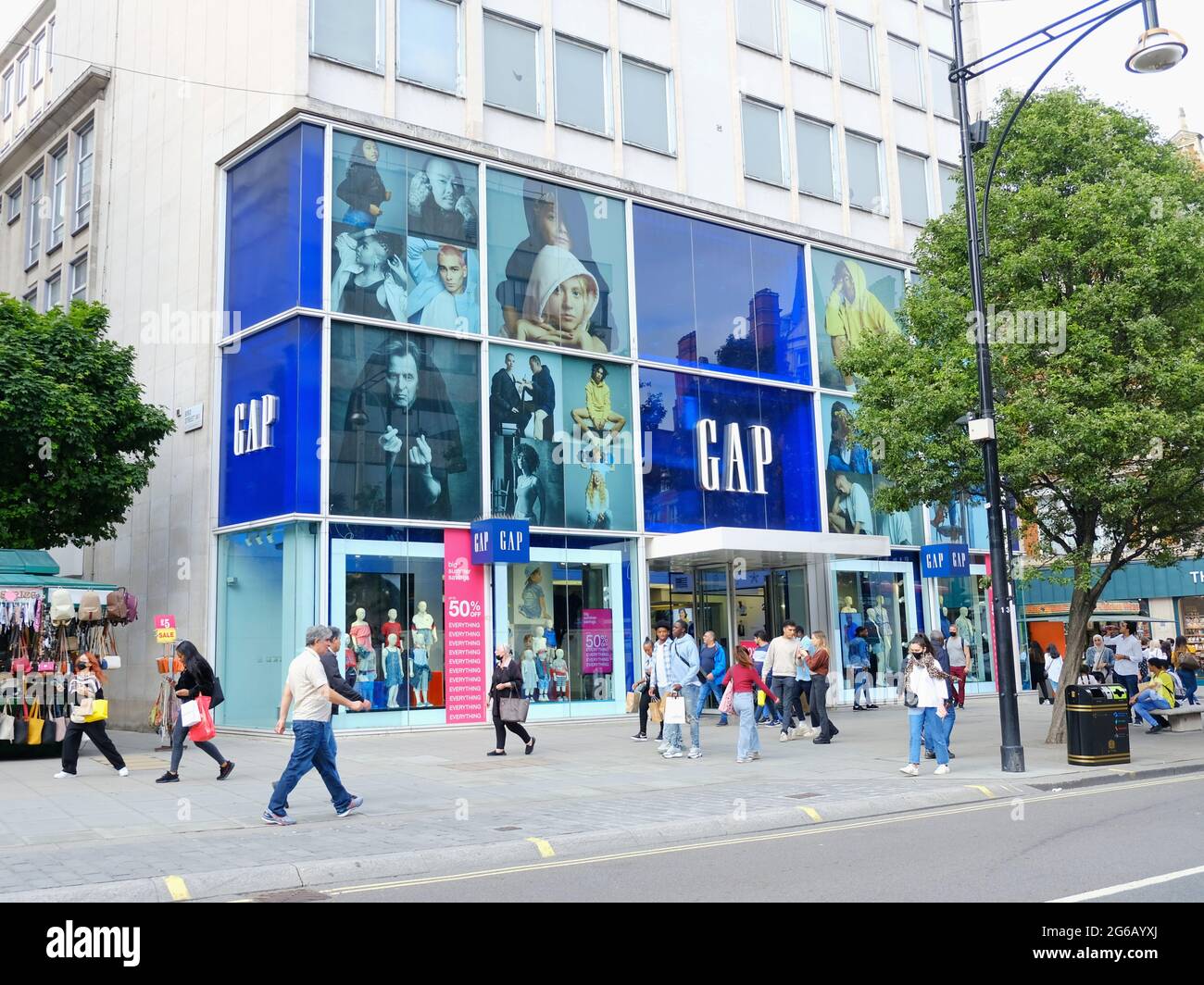 The flagship Gap storefront in Oxford Street. The retailer announced on the 30th June that it would be closing all 81 of it's stores in the UK Stock Photo