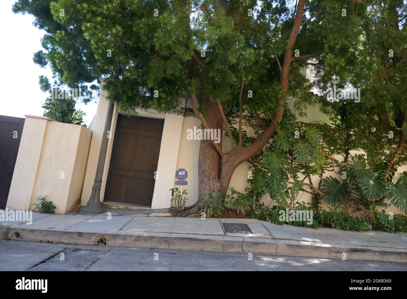 Los Angeles, California, USA 4th July 2021 A general view of atmosphere of actress/director Ida Lupino's Former home/house in Hollywood Hills on July 4, 2021 in Los Angeles, California, USA. Photo by Barry King/Alamy Stock Photo Stock Photo