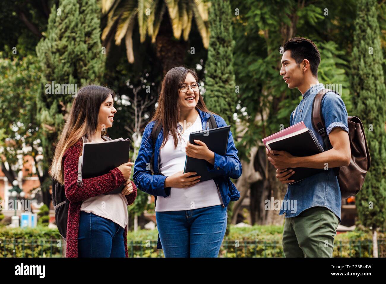 Mexican american woman college hi-res stock photography and images - Alamy