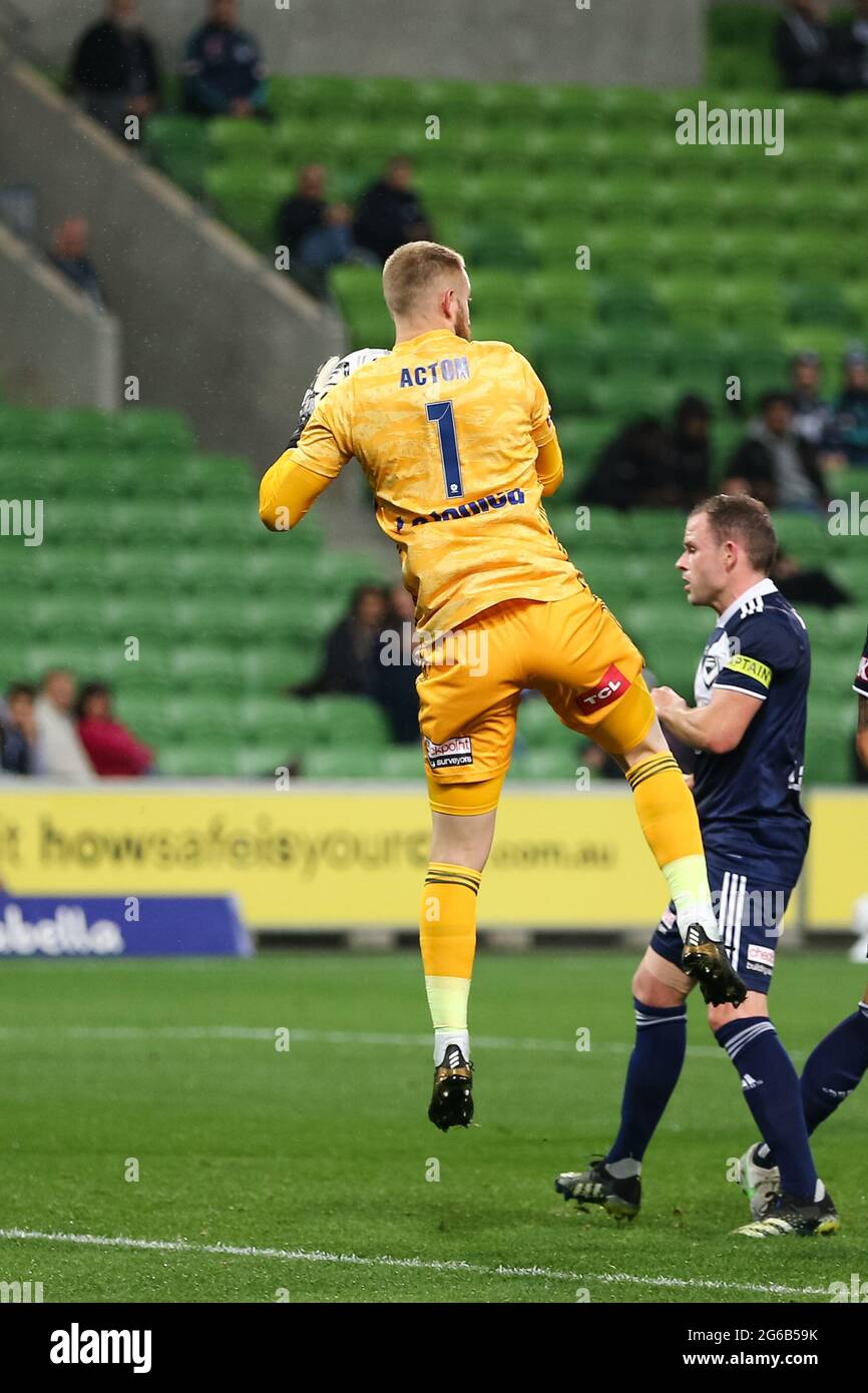 MELBOURNE, AUSTRALIA - MAY 6: Matt Acton of Melbourne Victory catches the ball during the Hyundai A-League soccer match between Melbourne Victory and Macarthur FC on May 6, 2021 at AAMI Park in Melbourne, Australia. (Photo by Dave Hewison) Stock Photo