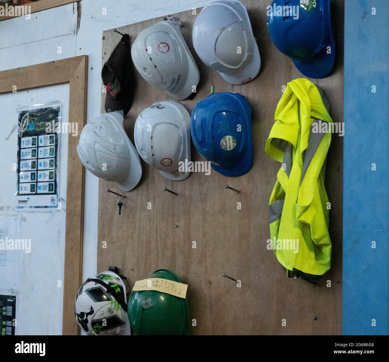 Safety hard hats hires stock photography and images Alamy
