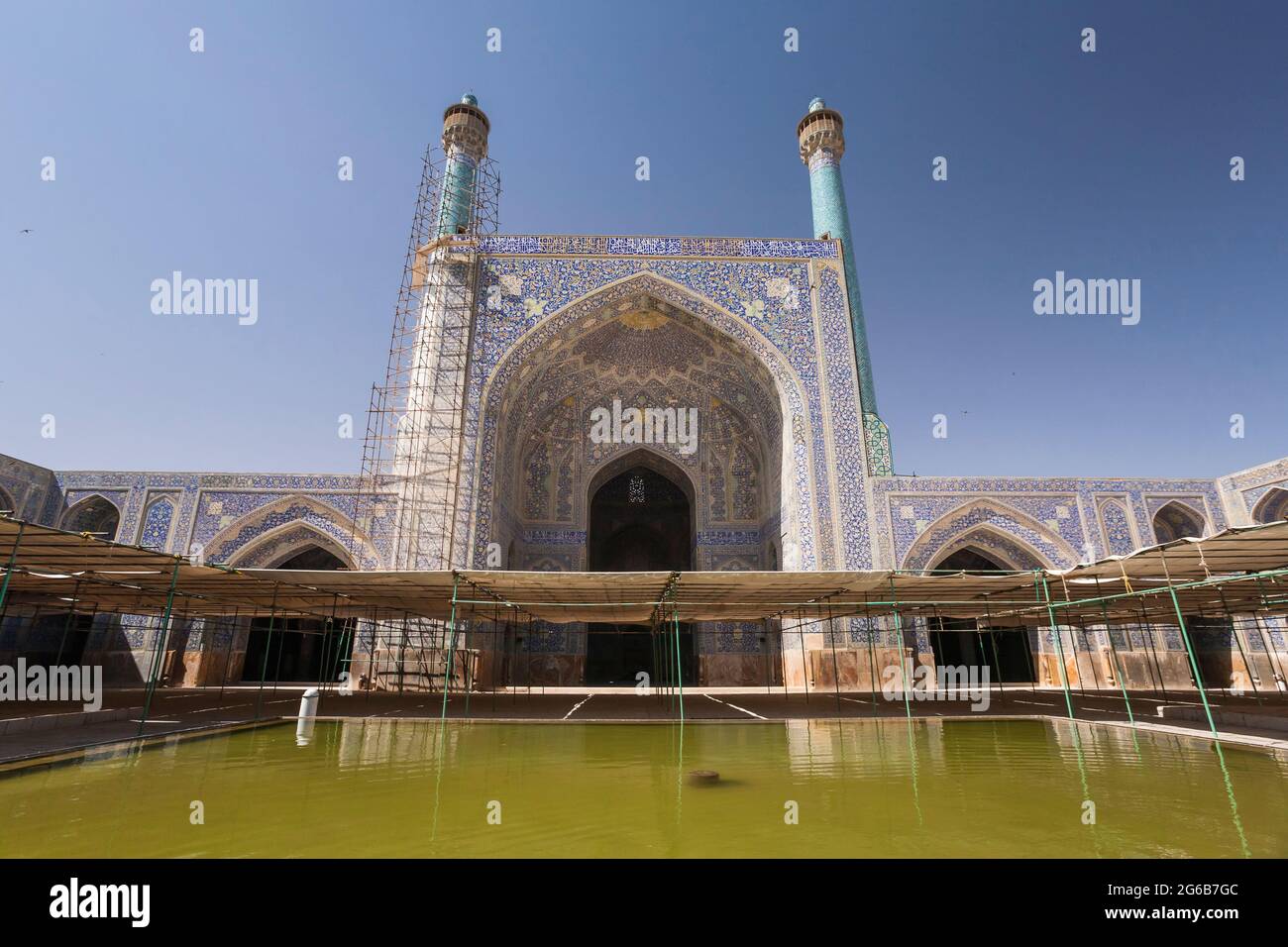 Courtyard with pool of Imam mosque(Shah mosque), Imam square, Isfahan(Esfahan), Isfahan Province, Iran, Persia, Western Asia, Asia Stock Photo