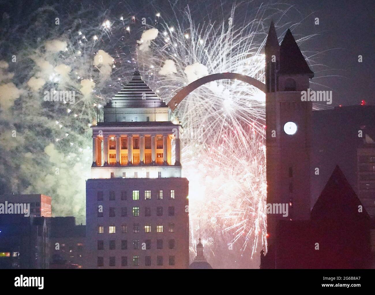 St. Louis, United States. 05th July, 2021. Fireworks light up the Civil