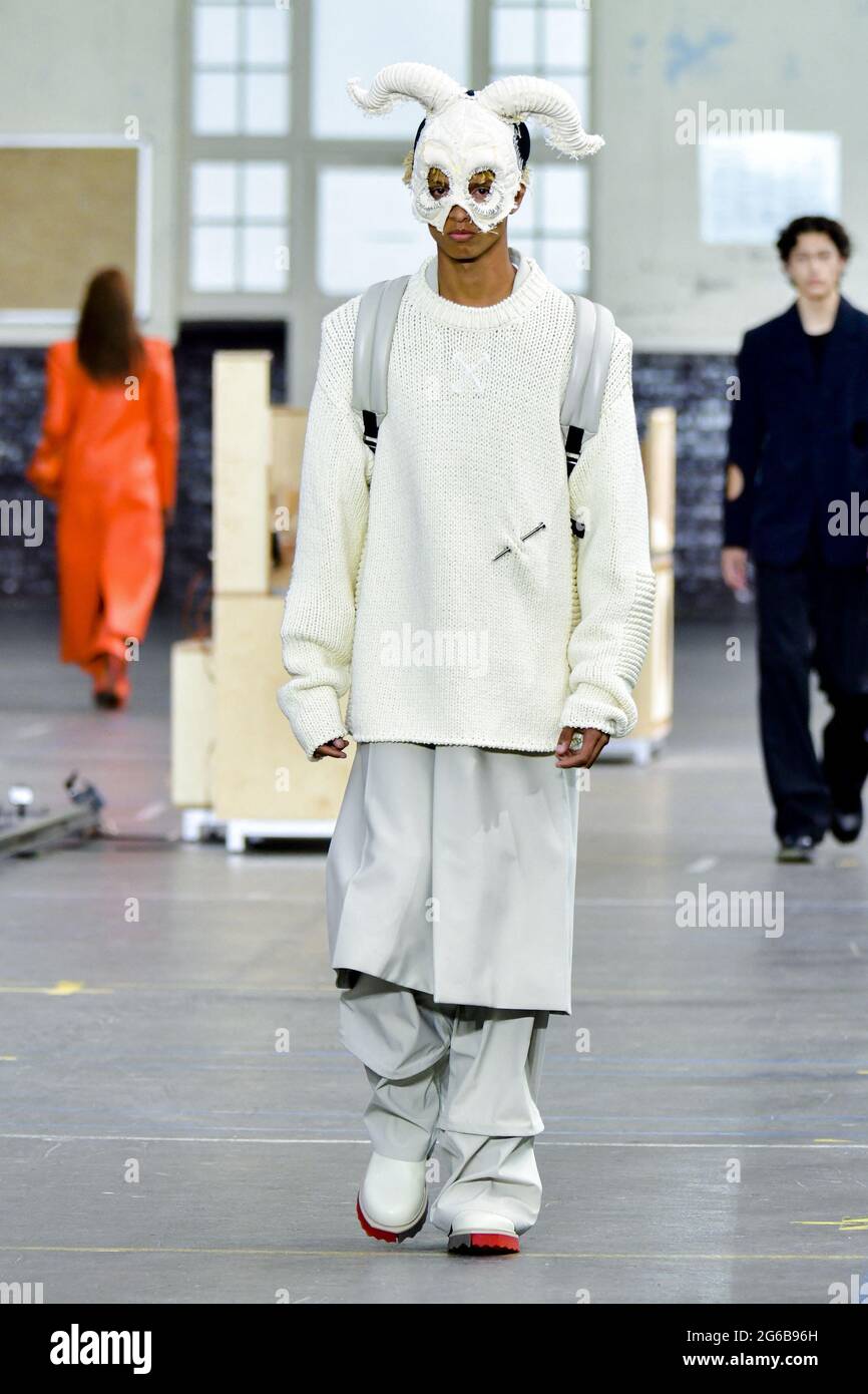 Models walk the runway during the Off-White Fall/Winter 2021/2022 show as  part of Paris Fashion Week on July 04, 2021 in Paris, France. Photo by Jana  Call me J/ABACAPRESS.COM Stock Photo 