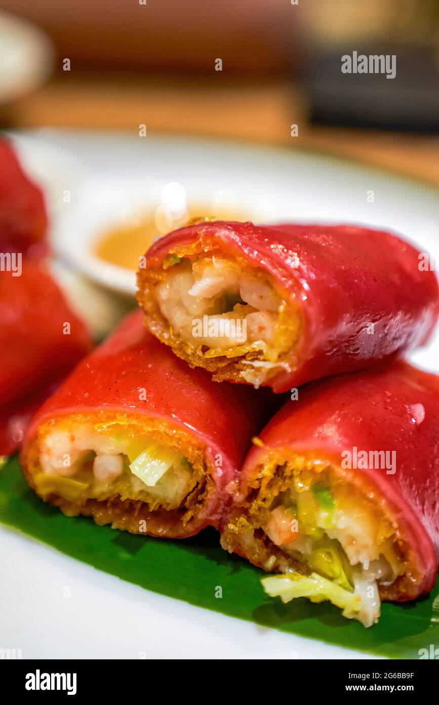The classic dim sum of Guangzhou Cantonese morning tea, shrimp and red