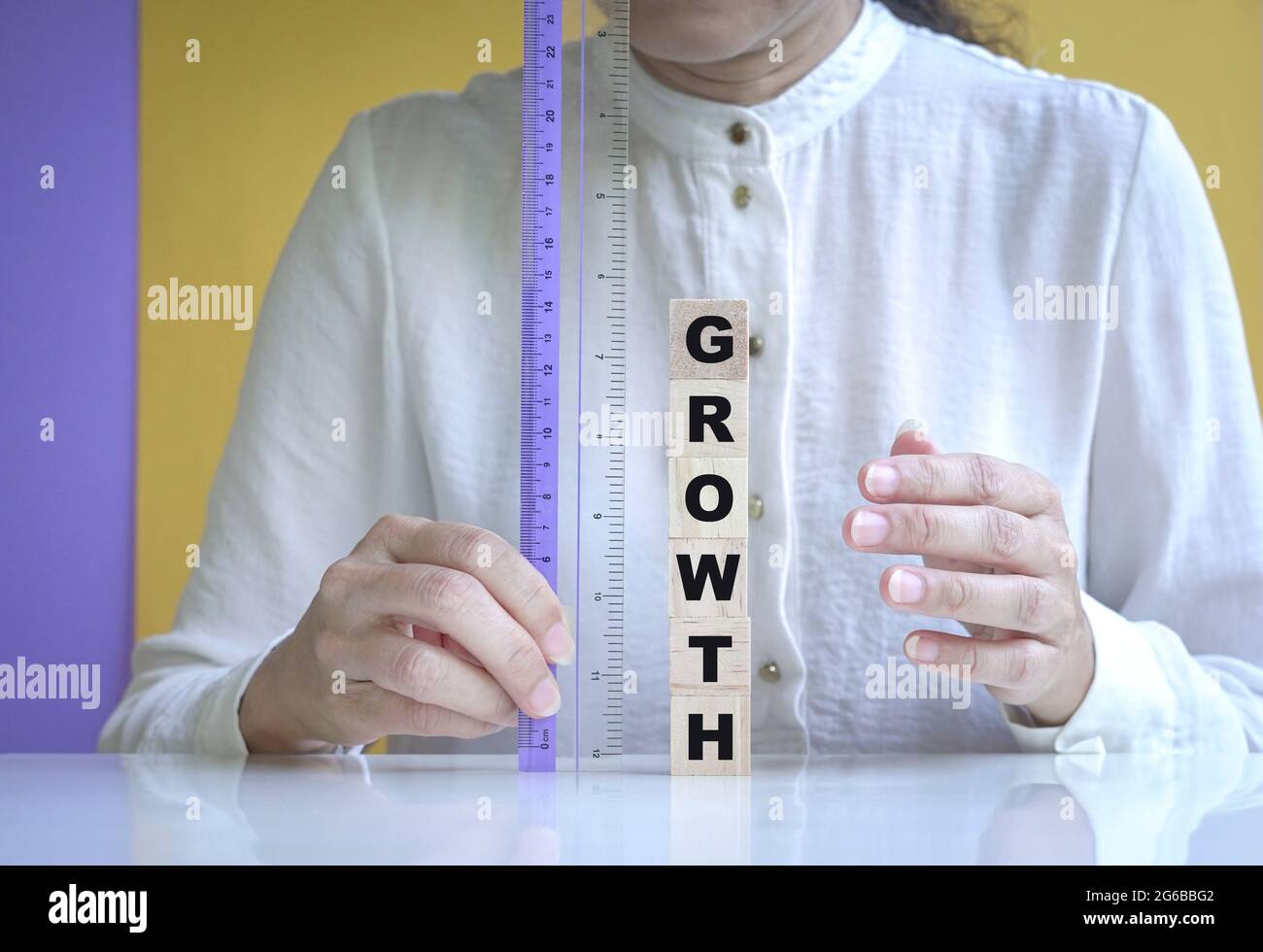 Kid growing measuring with ruler Stock Photo - Alamy