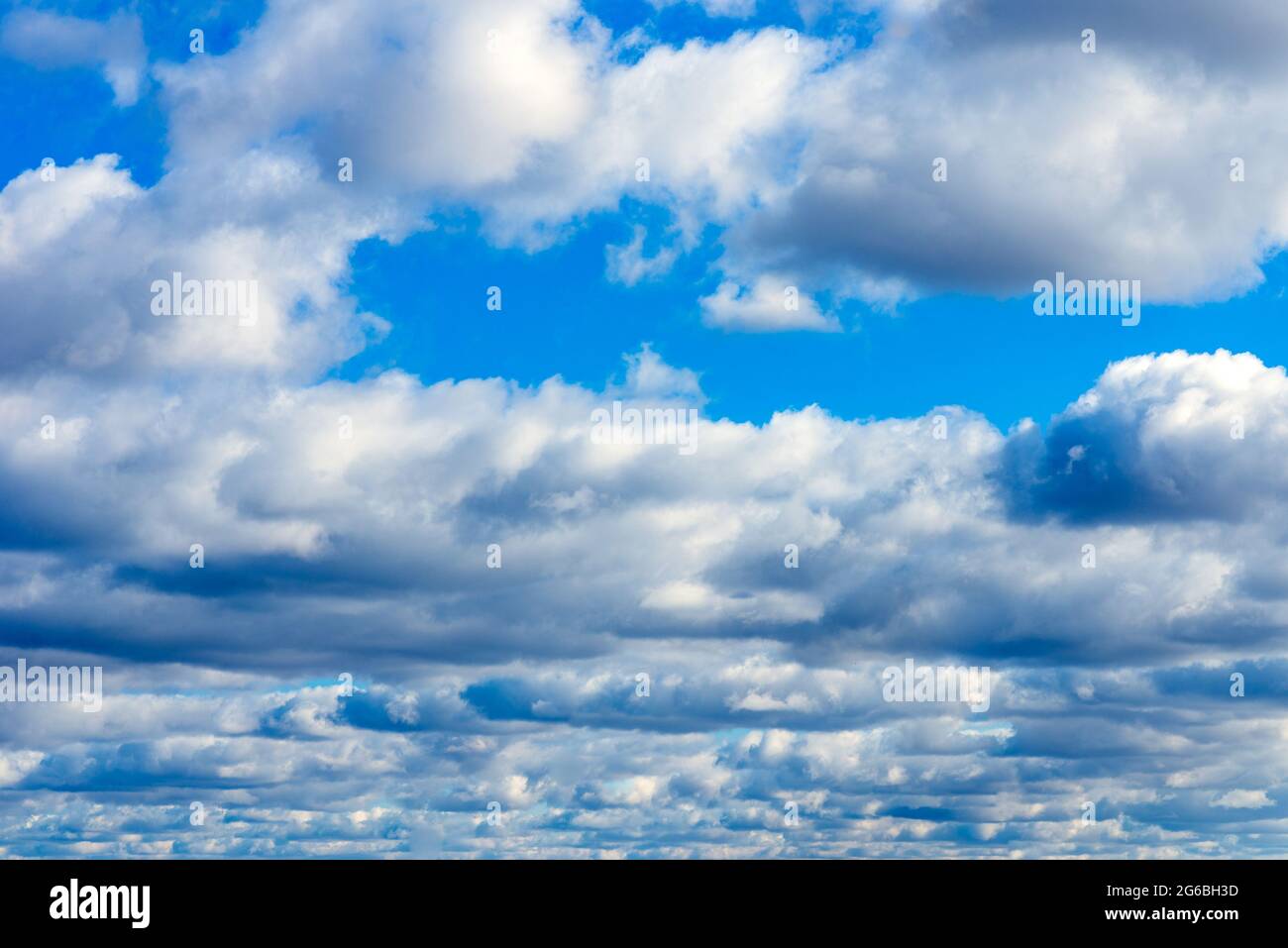 Dramatic blue sky with white cloud and clouds background Stock Photo ...