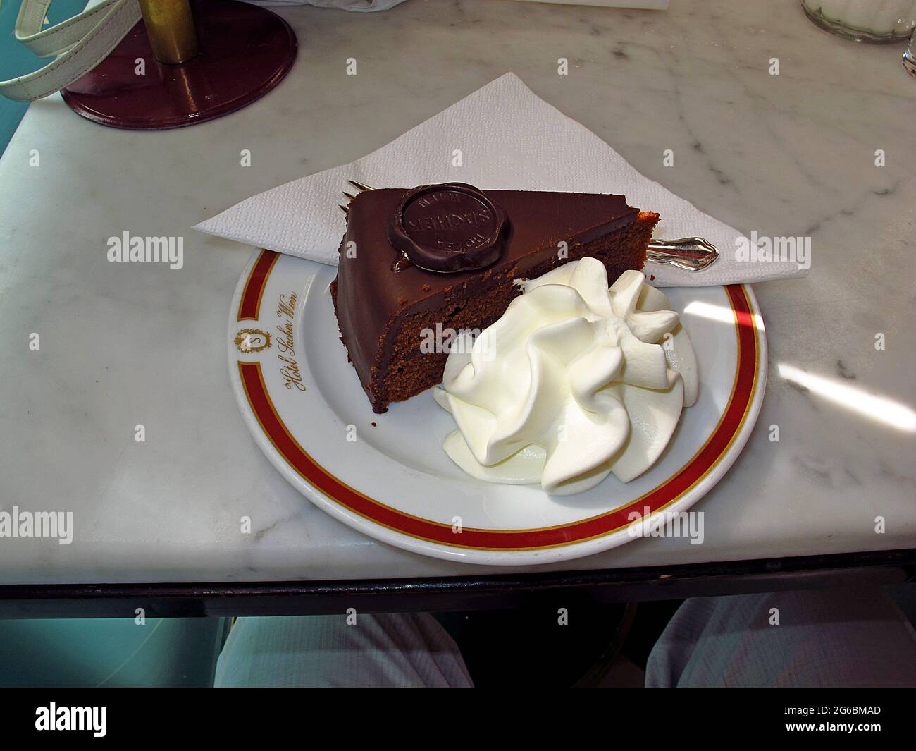 Sachertorte in vienna hi-res stock photography and images - Alamy