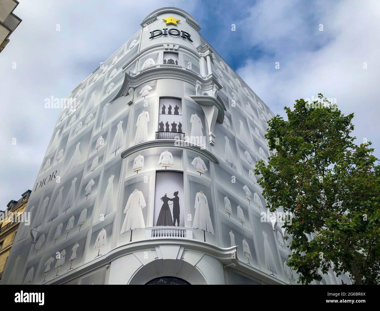 DIOR BOUTIQUE ON THE CHAMPS ELYSEES, PARIS Stock Photo - Alamy