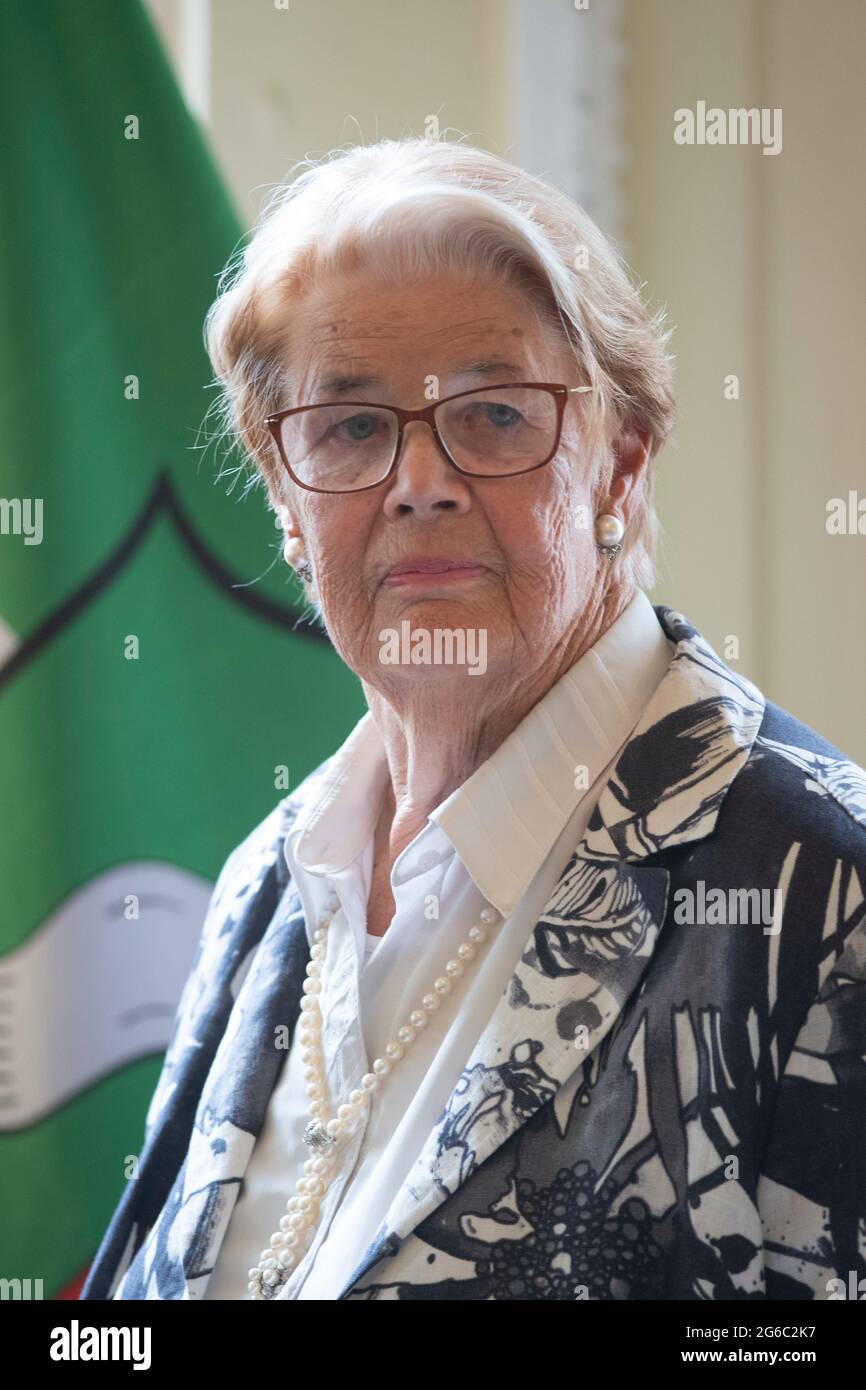 Duesseldorf, Deutschland. 28th June, 2021. Dr. Raghilt BERVE, former Prime Minister of Arnsberg, Prime Minister Armin Laschet honors citizens of North Rhine-Westphalia for their exceptional commitment to society with the Order of Merit of the State, award of the Order of Merit of the State of North Rhine-Westphalia in Duesseldorf on June 28, 2021 ÃÂ‚Ã ‚ Credit: dpa/Alamy Live News Stock Photo