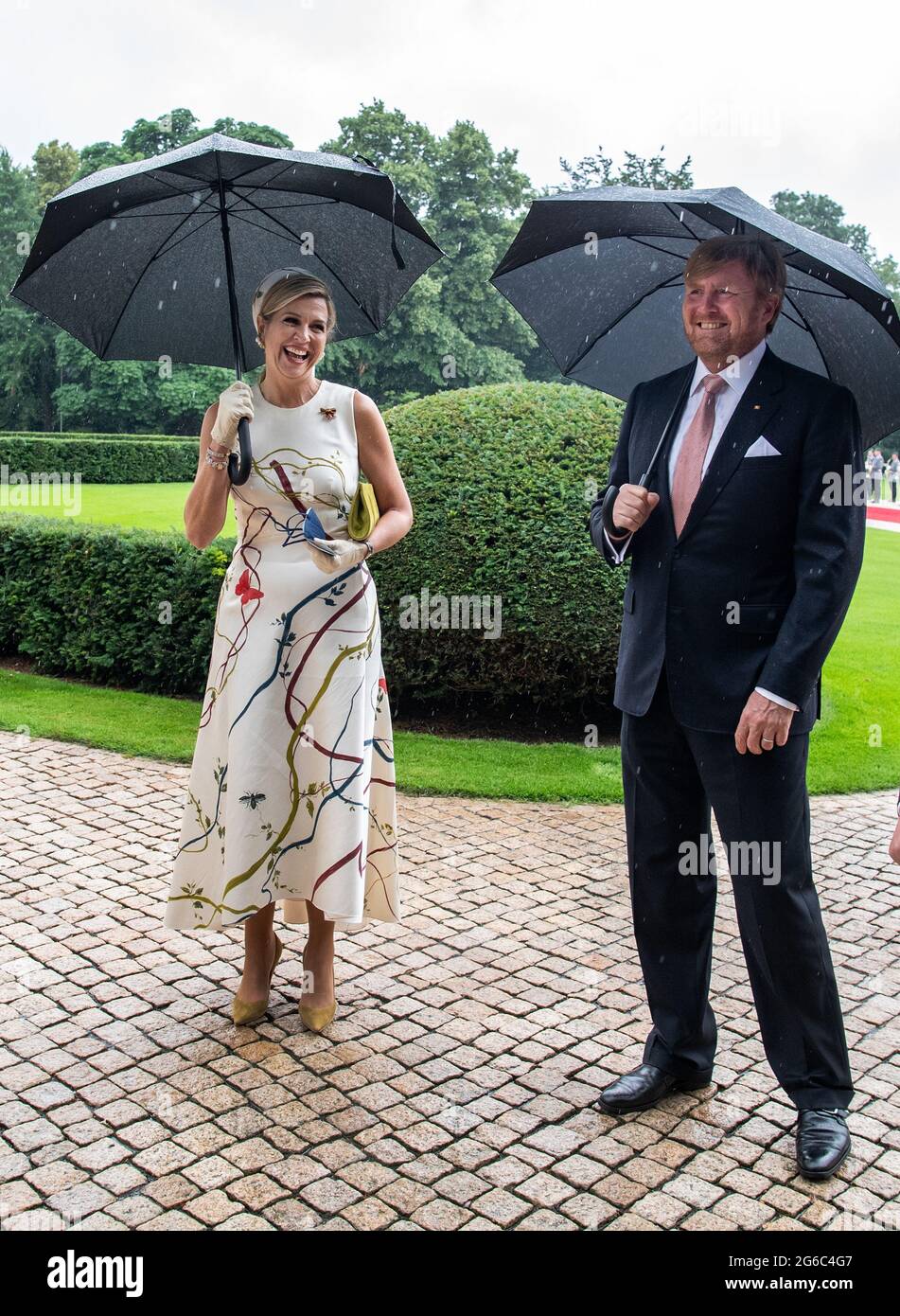 Berlin Germany 5th July 21 Berlin Germany 05th July 21 King Willem Alexander Of The Netherlands And Queen Maxima Chat With Members Of The Delegations After Being Welcomed With Military Honours In The