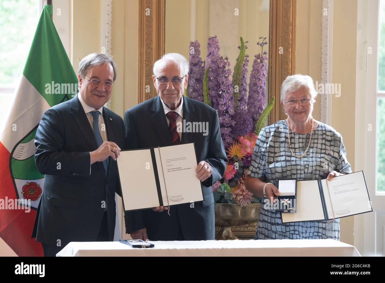 Duesseldorf, Deutschland. 28th June, 2021. Prime Minister Armin LASCHET, honors the married couple Ursula and Heribert HOELZ, HÃ¶lz, Prime Minister Armin Laschet honors citizens of North Rhine-Westphalia for their exceptional commitment to society with the Order of Merit of the State, award of the Order of Merit of the State of North Rhine-Westphalia Westphalia in Duesseldorf on June 28th, 2021 ÃÂ Credit: dpa/Alamy Live News Stock Photo