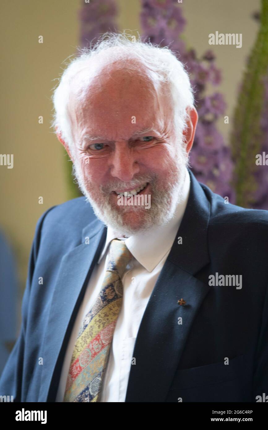 Duesseldorf, Deutschland. 28th June, 2021. Prof. Dr. Dr. Ernst-Ulrich von WEIZSAECKER, scientist and Honorary President of the Club of Rome, Prime Minister Armin Laschet honors citizens of North Rhine-Westphalia for their exceptional commitment to society with the Order of Merit of the State, award of the Order of Merit of the State of North Rhine-Westphalia in Duesseldorf on 06/28/2021 ÃÂ Credit: dpa/Alamy Live News Stock Photo