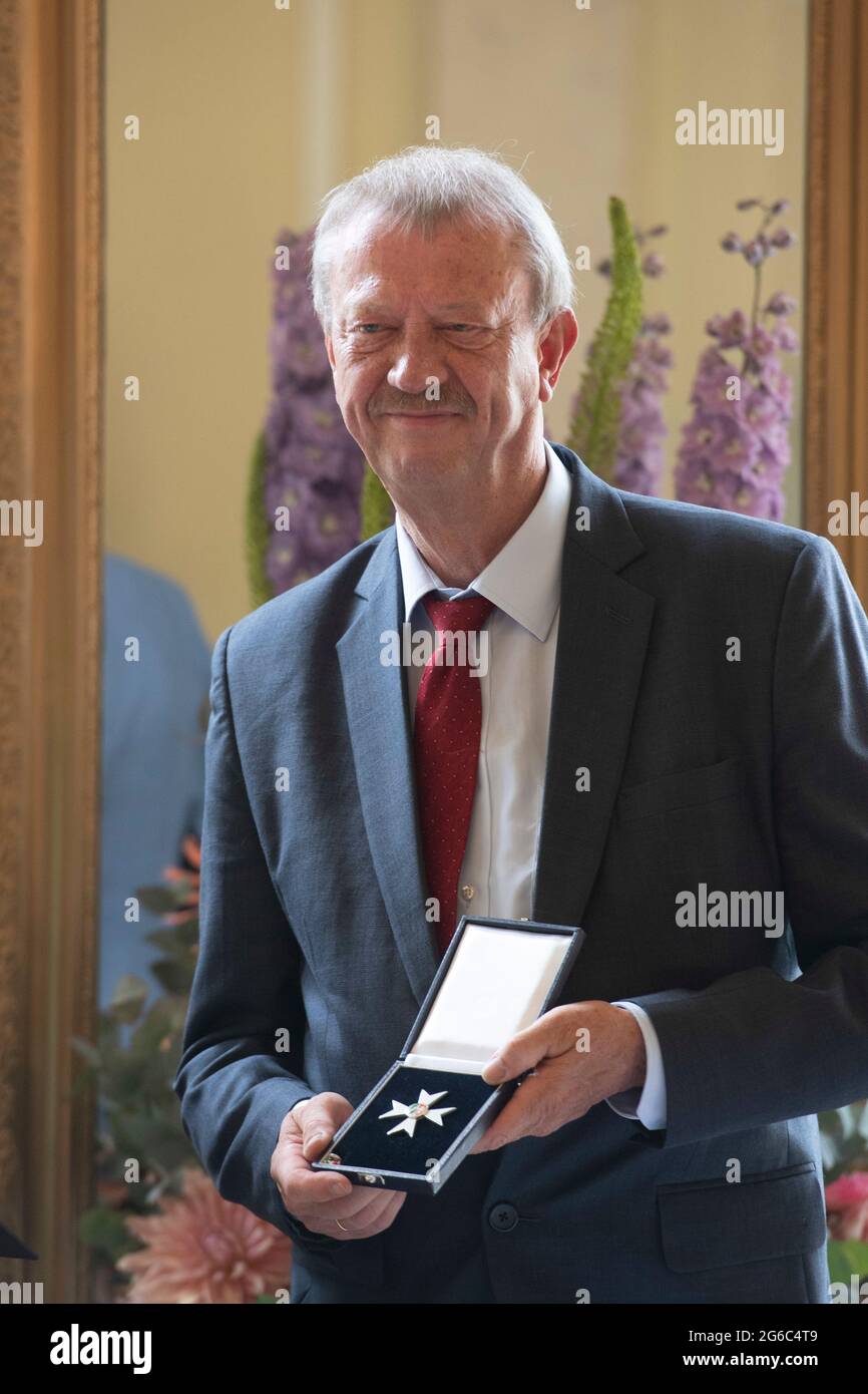 Duesseldorf, Deutschland. 28th June, 2021. Musician Professor Andre SEBALD, Prime Minister Armin Laschet honors citizens of North Rhine-Westphalia for their extraordinary commitment to society with the Order of Merit of the State, award of the Order of Merit of the State of North Rhine-Westphalia in Duesseldorf on June 28th, 2021 ÃÂ‚Ã ‚ Credit: dpa/Alamy Live News Stock Photo