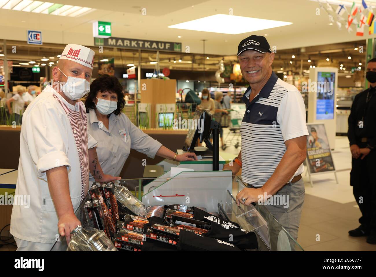 Axel Schulz bei der Marktkauf Promotion-Aktion AXELs Cowboy Ribs und ...