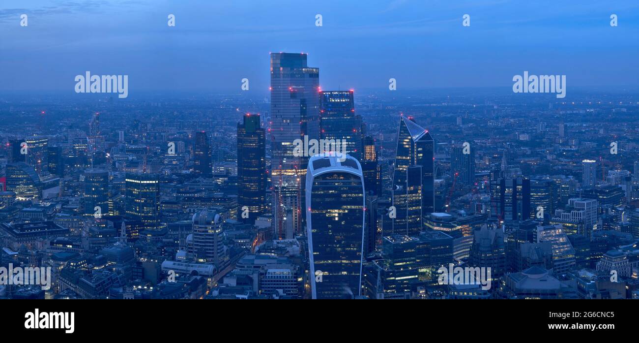 Dusk view 22 bishopsgate hi-res stock photography and images - Alamy