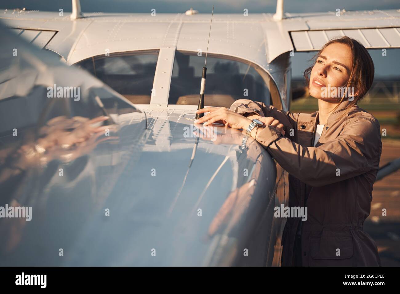Attractive young female airline pilot hi-res stock photography and ...