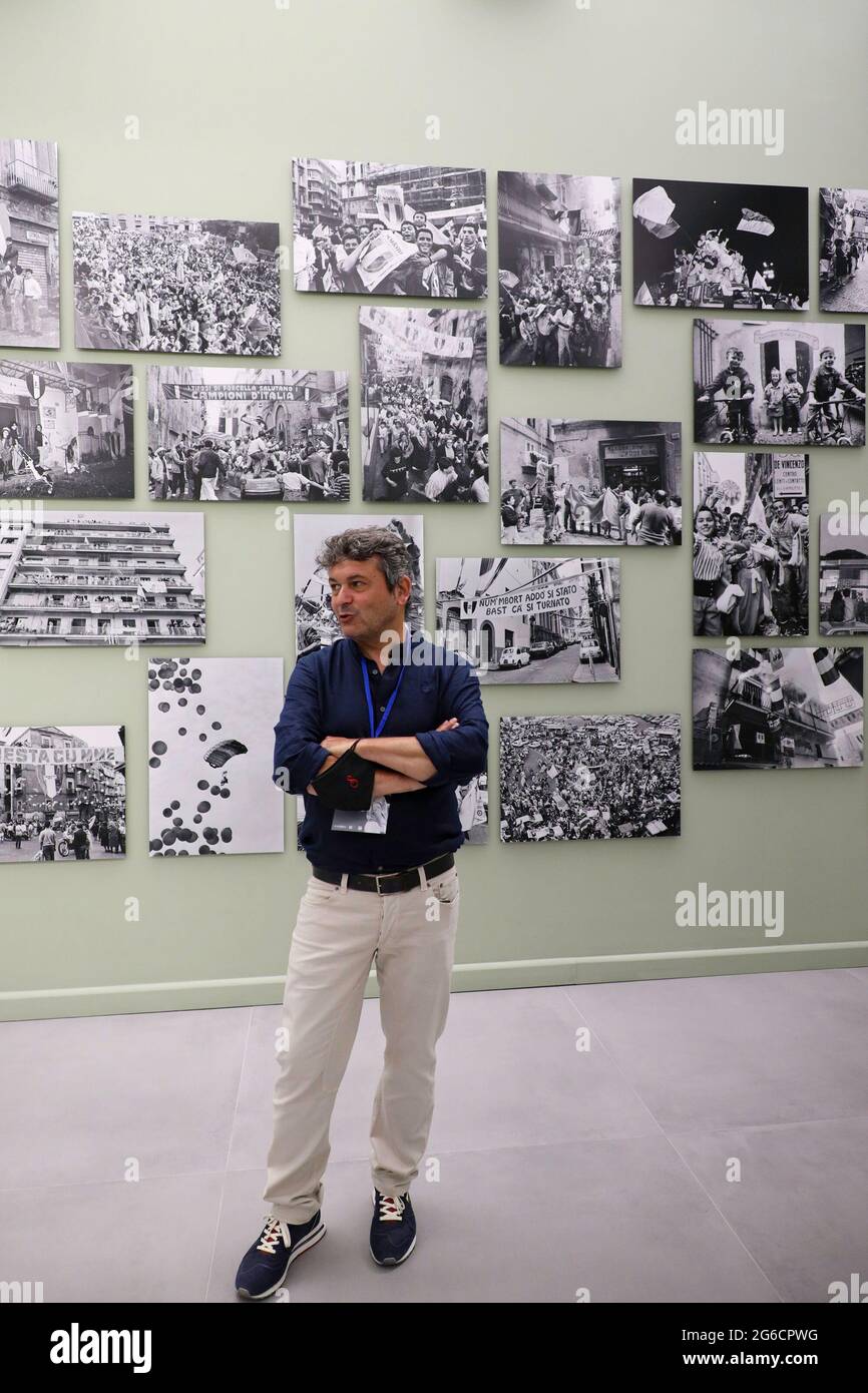 trentola ducenta, Campania, ITALIA. 4th July, 2021. 07/05/2021 Trentola Ducente (ce), this morning at the Il Jambo shopping center the photographic exhibition of the photographer of the FotoSud agency Sergio Siano was inaugurated, curated by Yvonne De Rosa.In the photo the photographer Sergio Siano Credit: Fabio Sasso/ZUMA Wire/Alamy Live News Stock Photo