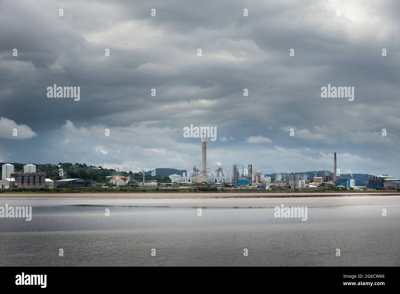 Looking across the river Mersey towards Weston Point. From Pickering Pasture. Stock Photo