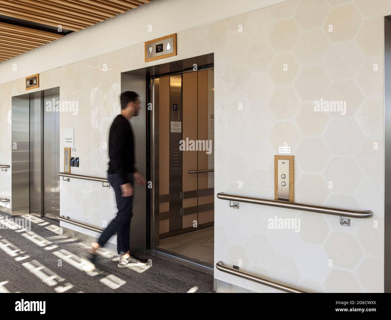 Typical lift lobby. St Vincents Private Hospital, Darlinghurst, Australia. Architect: HASSELL, 2021. Stock Photo
