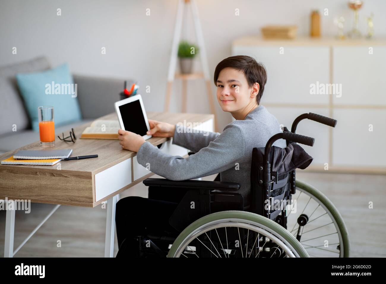 Handicap student meeting school hi-res stock photography and images - Alamy