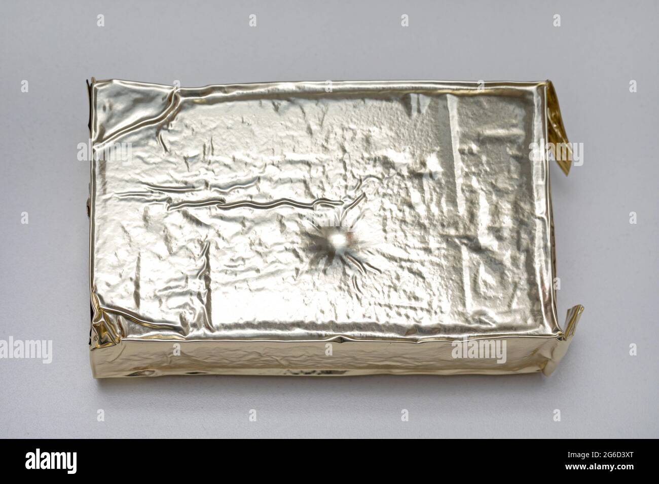 Ground Coffee Vacuum Packaging in Golden Foil Stock Photo - Alamy