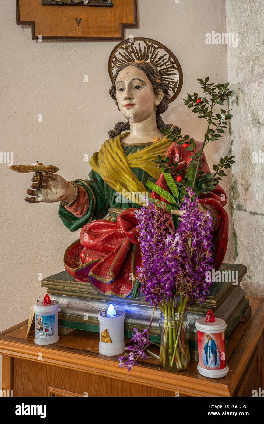 Half-length statue of Saint Lucia. In front of the statue there are votive candles and flowers as a sign of devotion. Vastogirardi, Molise Stock Photo