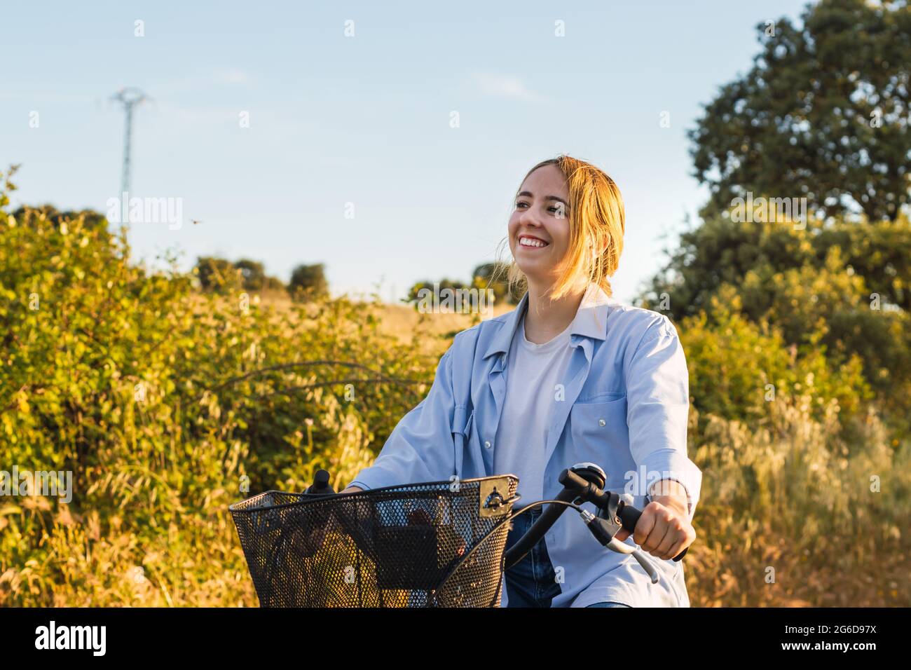 Field cycling hi-res stock photography and images - Alamy