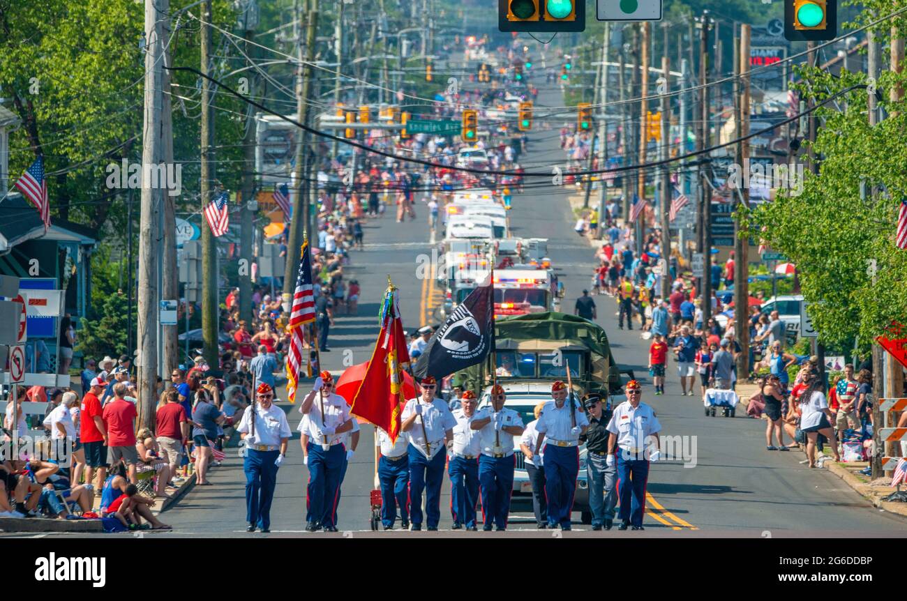 Upper Southampton, United States. 05th July, 2021. Large crowds watch