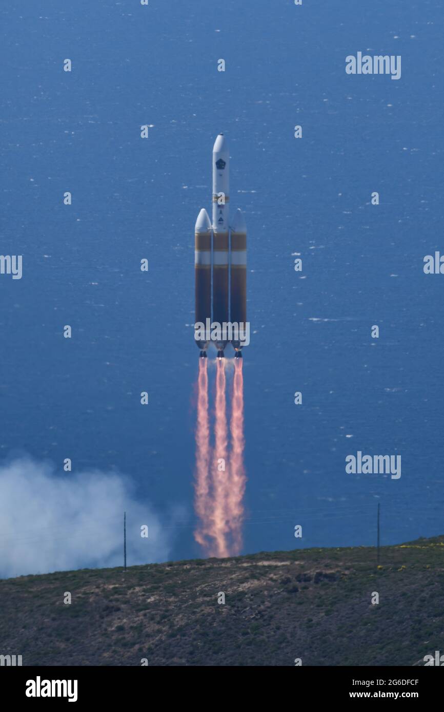 A United Launch Alliance Delta IV Heavy rocket carrying a National Reconnaissance Office payload launched by team Vandenberg from Space Launch Complex-6 here Monday at 1:47 p.m. PDT. This was the ninth Delta IV-Heavy launched from Vandenberg, with the first launch occurring Jan. 20, 201, and it is the largest rocket ever to launch from the West Coast of the United States. (U.S. Space Force photo by Michael Peterson) Stock Photo