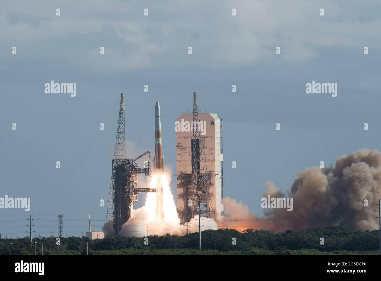 United Launch Alliance's Delta IV GPS III Magellan rocket launched from Cape Canaveral Air Force Station, Florida, Aug. 22, 2019. The GPS-III lifted off from Space Launch Complex-37 and represents the next step in modernizing the navigation network worldwide with a new generation of satellites to offer improved accuracy, better resiliency and a new signal for civil users. (U.S. Air Force photo by Airman 1st Class Dalton Williams) Stock Photo