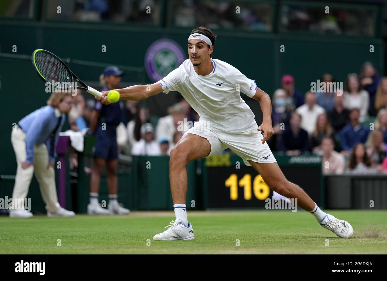 Why are Italian players seeing mixed results at Wimbledon?