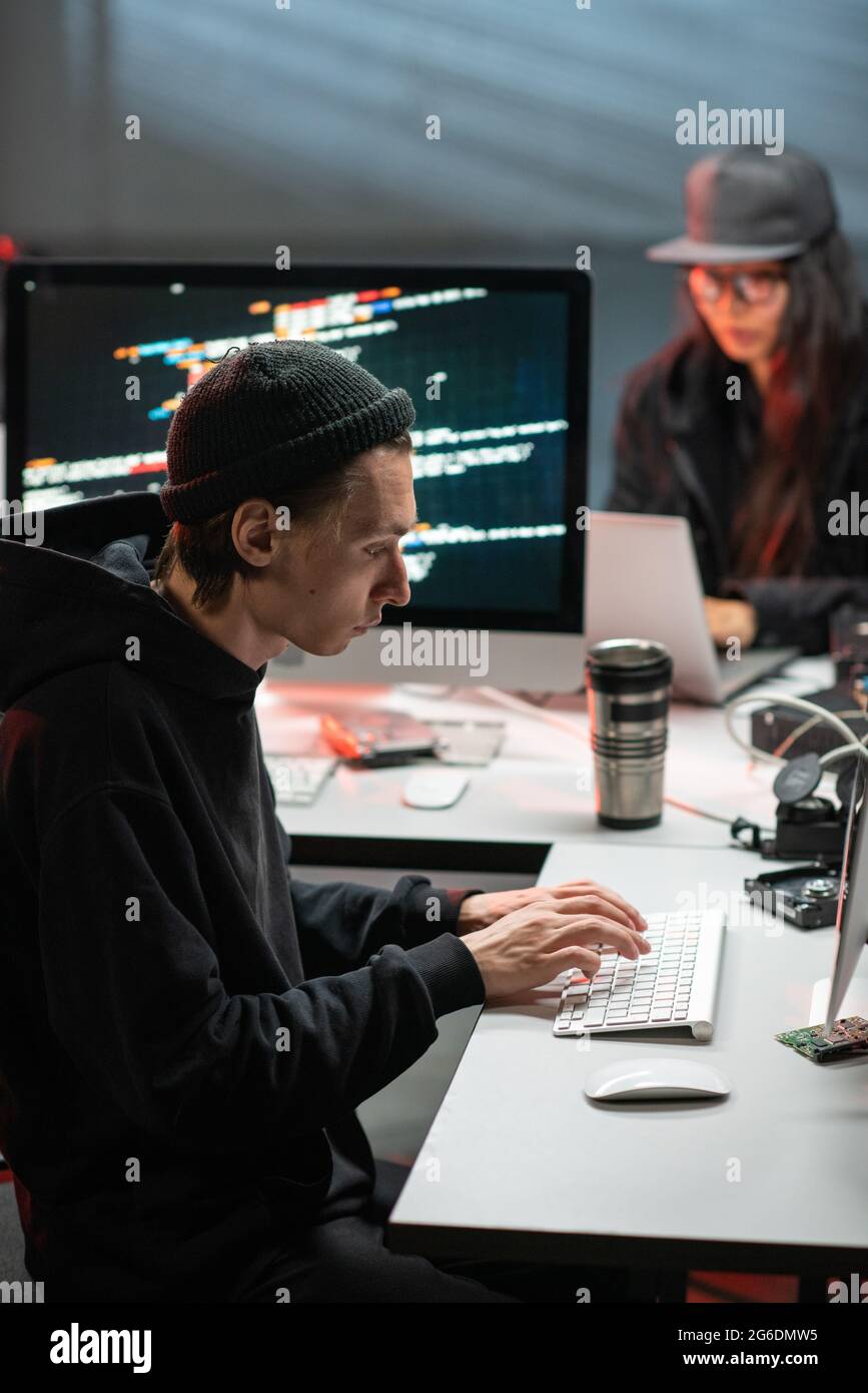 Male hacker hi-res stock photography and images - Alamy