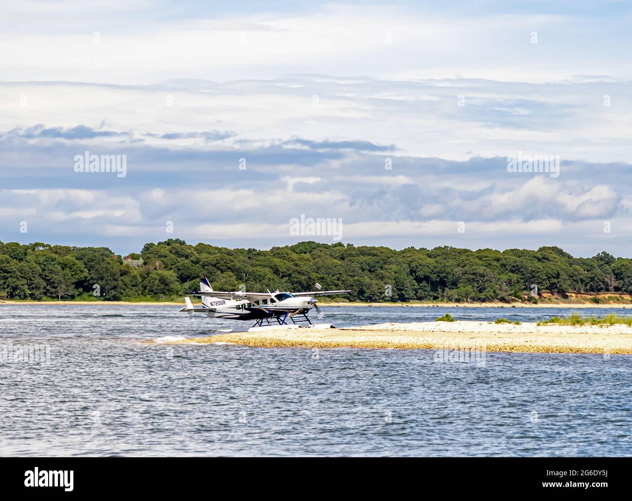 single engine Cessna sea plane landing at Tyndal Point in North Haven, NY Stock Photo