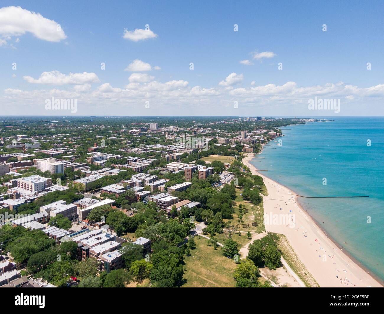 Chicago's 12th Street Beach, a narrow strip of beach just south of the  city's Museum Campus provides relief from summer heat. Chicago, Illinois,  USA Stock Photo - Alamy