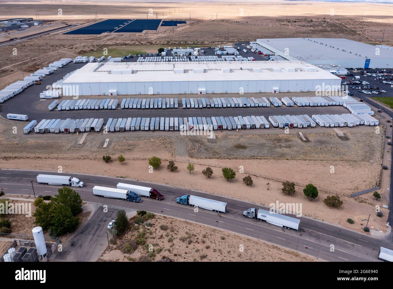 Los Lunas, New Mexico - A Walmart distribution center. Trucks wait their turn on the road outside the warehouse. Stock Photo