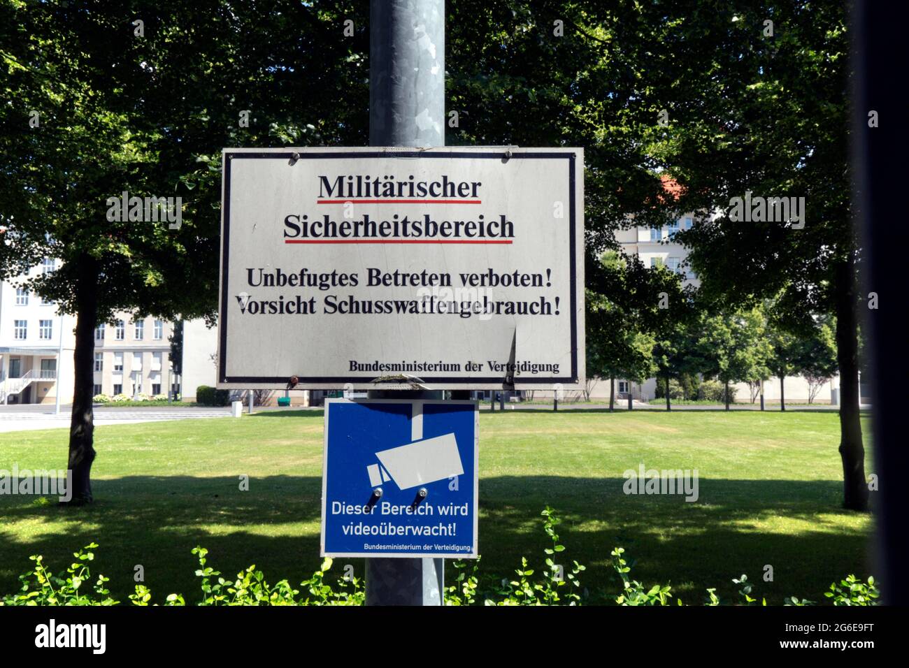 Warning sign with the inscription Militaerischer Sicherheitsbereich, Vorsicht Schusswaffengebrauch, Federal Ministry of Defence, Berlin, Germany Stock Photo