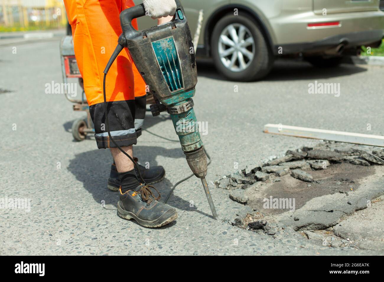 Reblocking He removes the asphalt with a jackhammer. Removing the asphalt layer ...